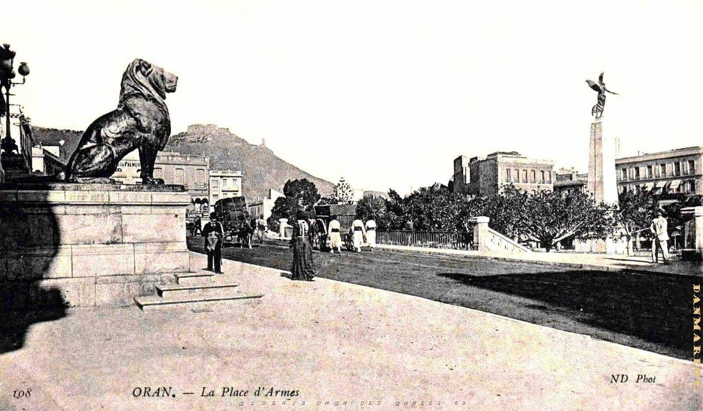 2296- Oran - Place d'Armes sans le theatre.jpg